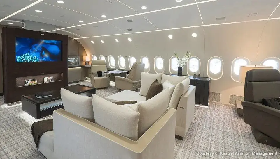 Interno del Boeing BBJ MAX 7