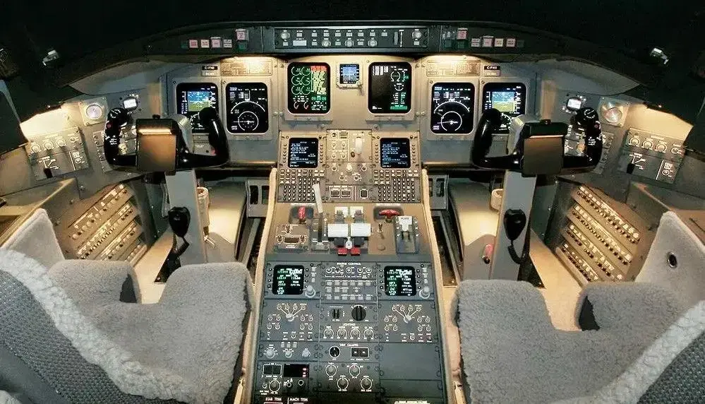 Cabina di pilotaggio del Bombardier Challenger 850