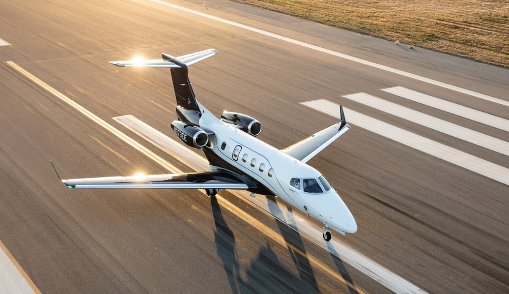 Phenom 300 asfalto