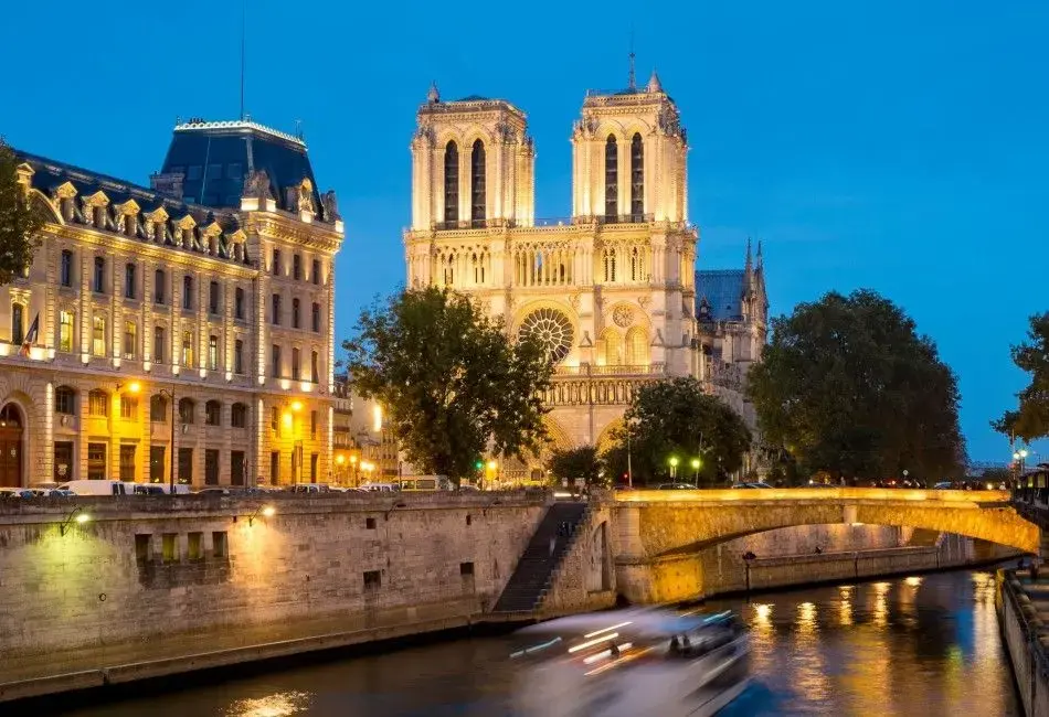 Walk along Paris